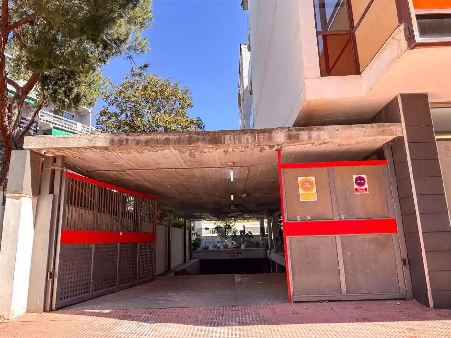 Vista exterior de Garaje de alquiler en Fuengirola