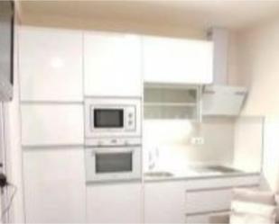 Cuina de Pis de lloguer en  Madrid Capital amb Aire condicionat, Parquet i Moblat