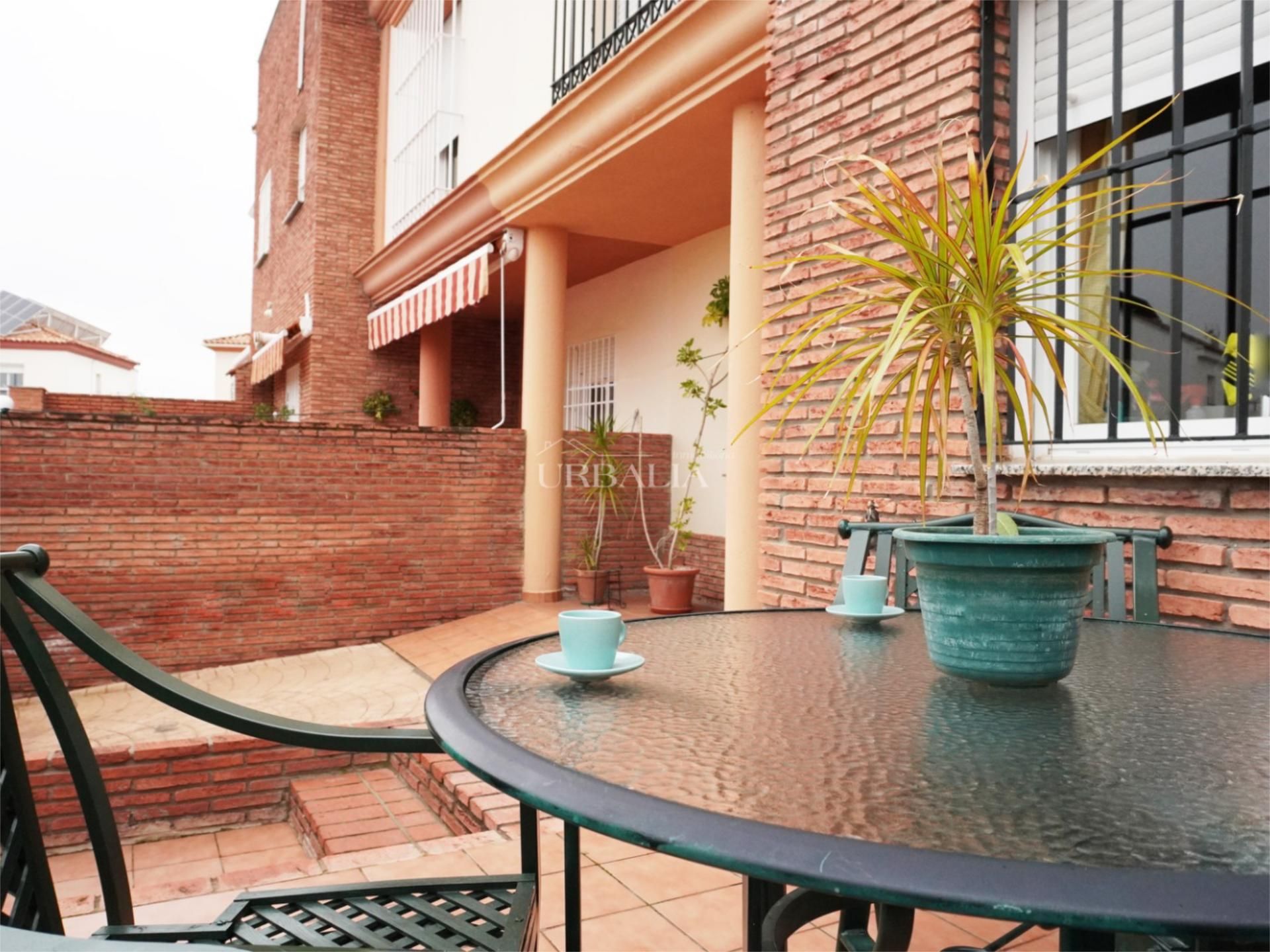 Vista exterior de Casa adosada en venda en Alcalá del Río amb Aire condicionat, Terrassa i Balcó