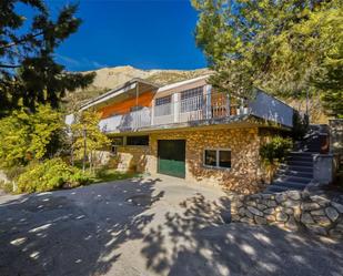 Vista exterior de Casa o xalet en venda en Pinos Genil amb Aire condicionat, Terrassa i Piscina