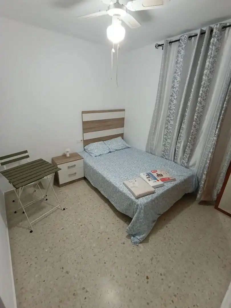 Room in Urbanizacion Villa Victoria, 4, Puente Mayorga - Campamento Bedroom of Flat for share in San Roque with Furnished, Oven and Washing machine