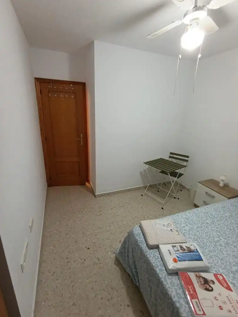 Room in Urbanizacion Villa Victoria, 4, Puente Mayorga - Campamento Bedroom of Flat for share in San Roque with Furnished, Oven and Washing machine