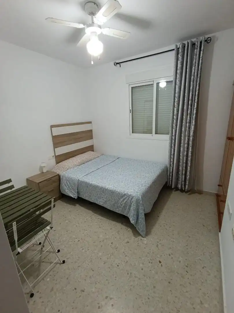 Room in Urbanizacion Villa Victoria, 4, Puente Mayorga - Campamento Bedroom of Flat for share in San Roque with Furnished, Oven and Washing machine