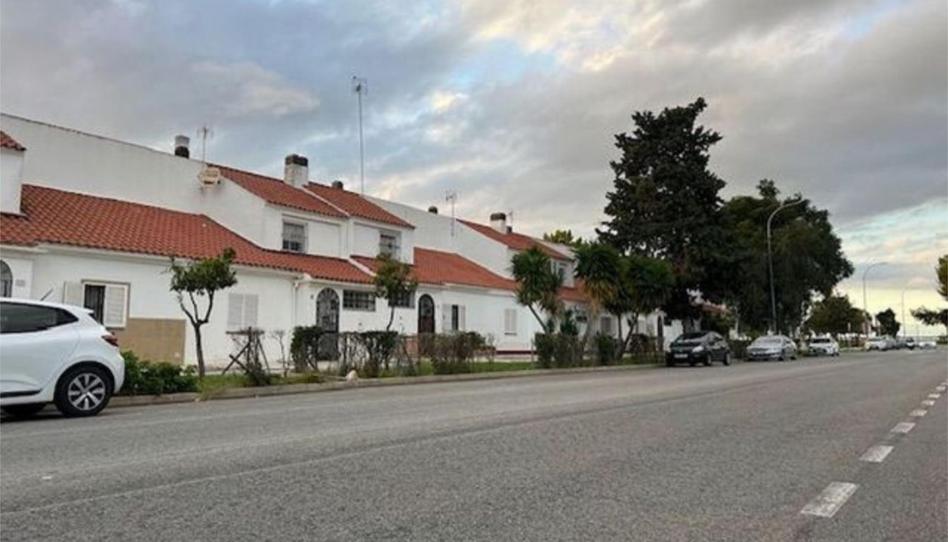 Single-family semi-detached for sale in Calle José Jesús García Díaz, 26, Urbadiez - Entrepuentes, Sevilla - image 1 Photo 1 of Single-family semi-detached for sale in Calle José Jesús García Díaz, 26, Urbadiez - Entrepuentes, Sevilla