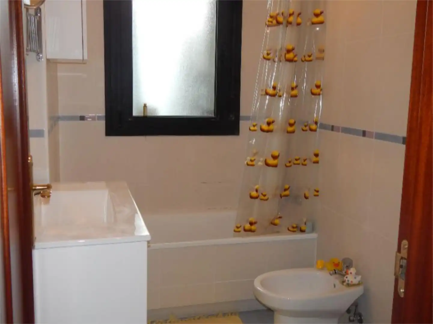 Flat for rent in Calle Boo, 14, El Astillero Bathroom of Flat for rent in El Astillero with Heating, Private garden and Parquet flooring