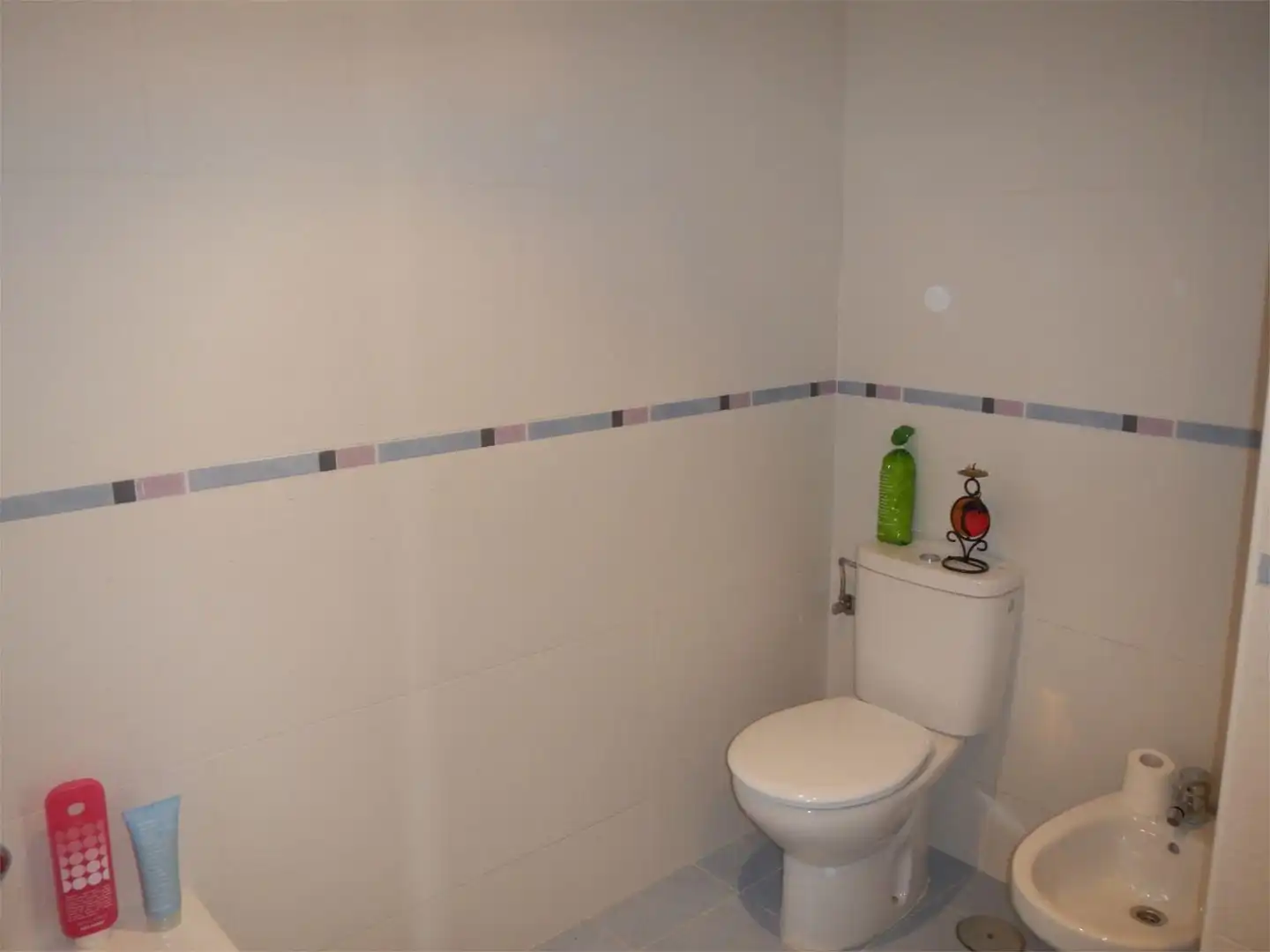 Flat for rent in Calle Boo, 14, El Astillero Bathroom of Flat for rent in El Astillero with Heating, Private garden and Parquet flooring