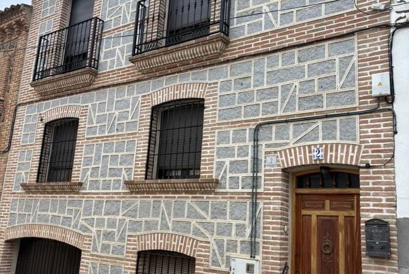 Casa adosada en venta en Calle José Canalejas, 4, Los Navalmorales, Toledo - imagen 1 Foto 1 de Casa adosada en venta en Calle José Canalejas, 4, Los Navalmorales, Toledo