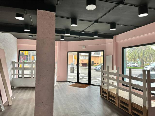 Local comercial en Alquiler en Carretera del Obispo, 19A en Roces