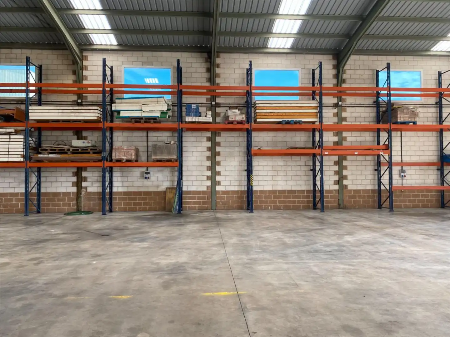 Nave industrial de alquiler en Avenida de la Comunidad Valenciana, 16, Campo de Criptana Nave industrial de alquiler en Campo de Criptana con Aire acondicionado, Calefacción y Amueblado