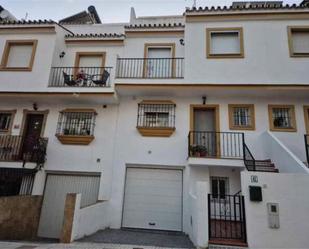 Vista exterior de Casa o xalet en venda en Estepona amb Terrassa