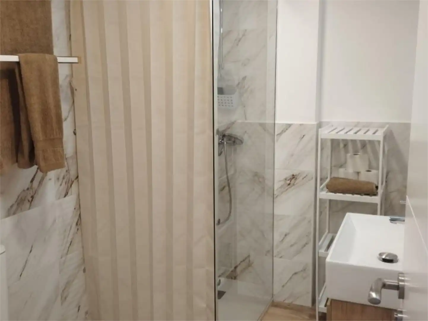 Bathroom of Flat for rent in Málaga  with Air Conditioner, Heating and Parquet flooring