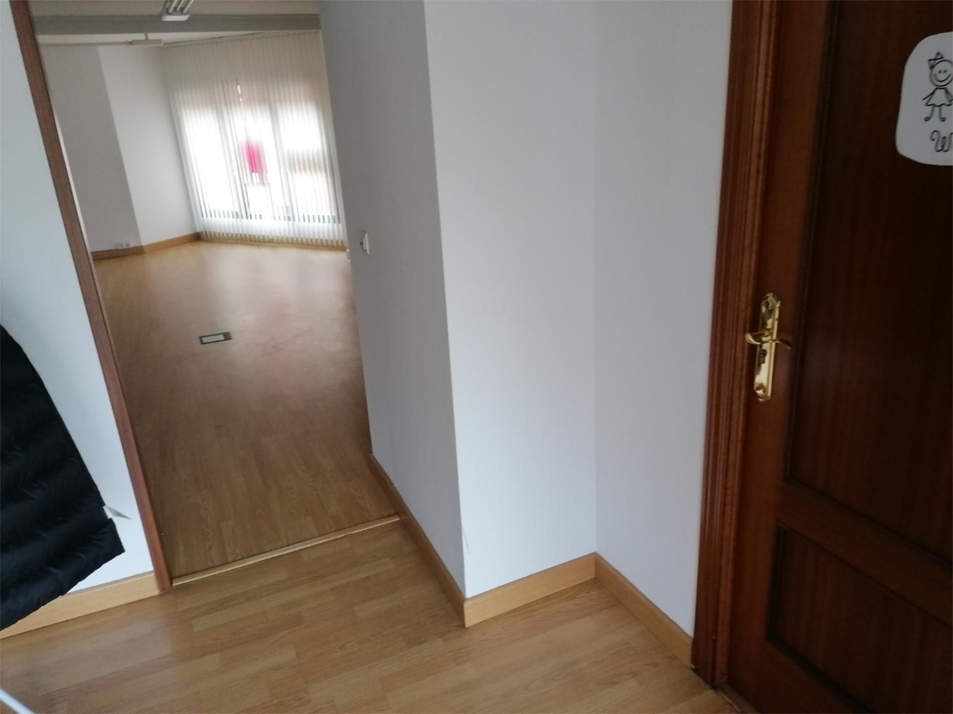 Planta baixa per a compartir en Nava