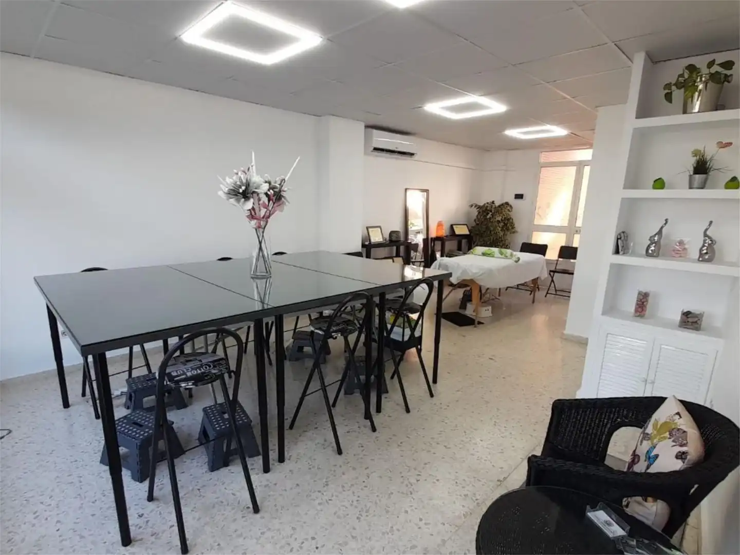 Geschaftsraum zur Miete in Avenida San José de Calasanz, 17, Centro Esszimmer von Geschaftsraum zur Miete in Montequinto mit Klimaanlage und Heizung