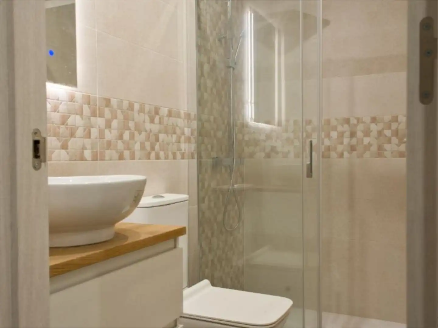 Piso en venta en Carretera Carretera de Avila, 20, Cuevas del Valle Baño de Piso en venta en Cuevas del Valle con Aire acondicionado, Terraza y Balcón