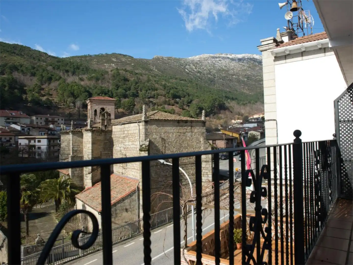 Piso en venta en Carretera Carretera de Avila, 20, Cuevas del Valle Vista exterior de Piso en venta en Cuevas del Valle con Aire acondicionado, Terraza y Balcón