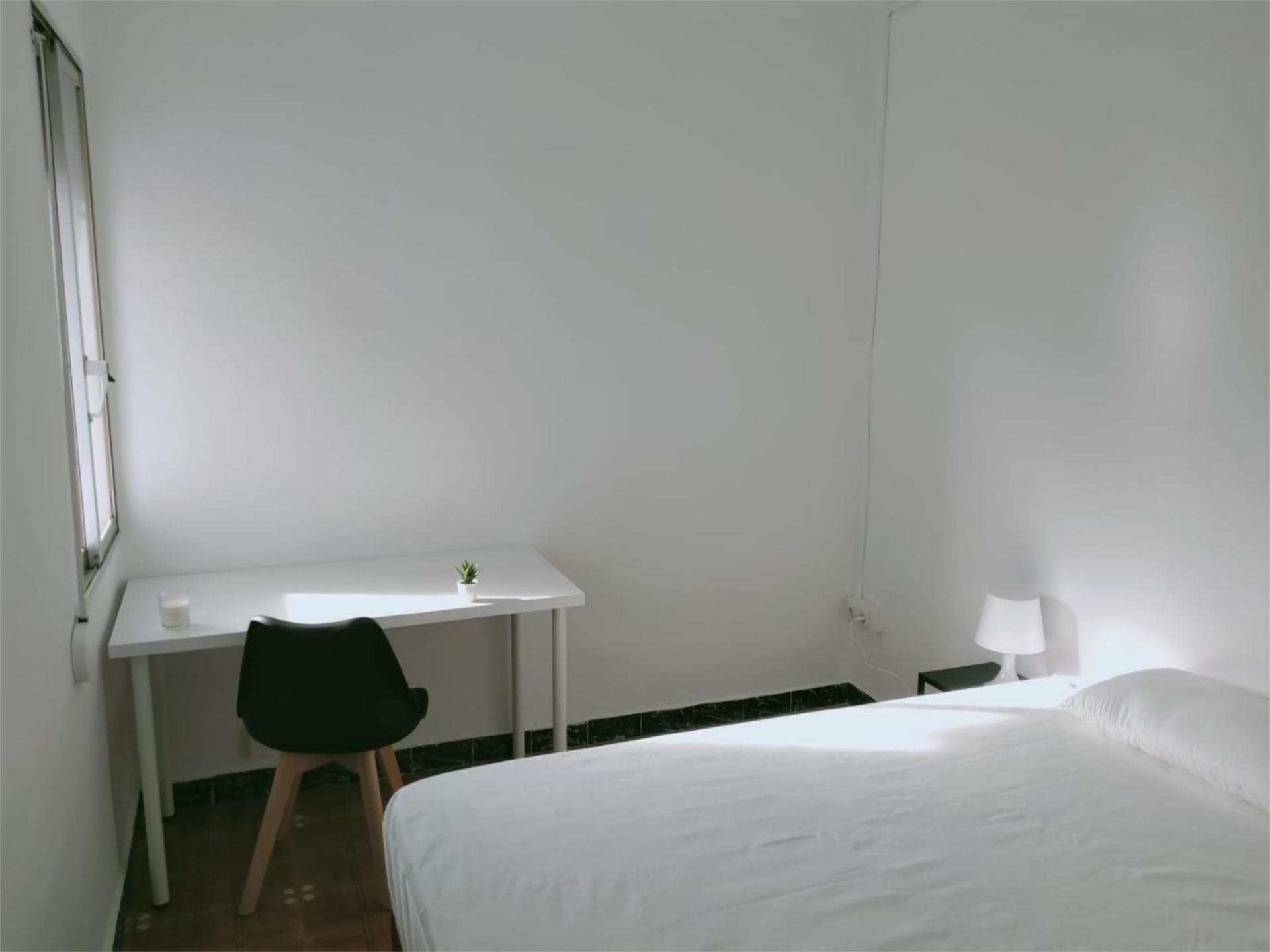 Bedroom of Flat to share in Sabadell  with Heating, Terrace and Furnished