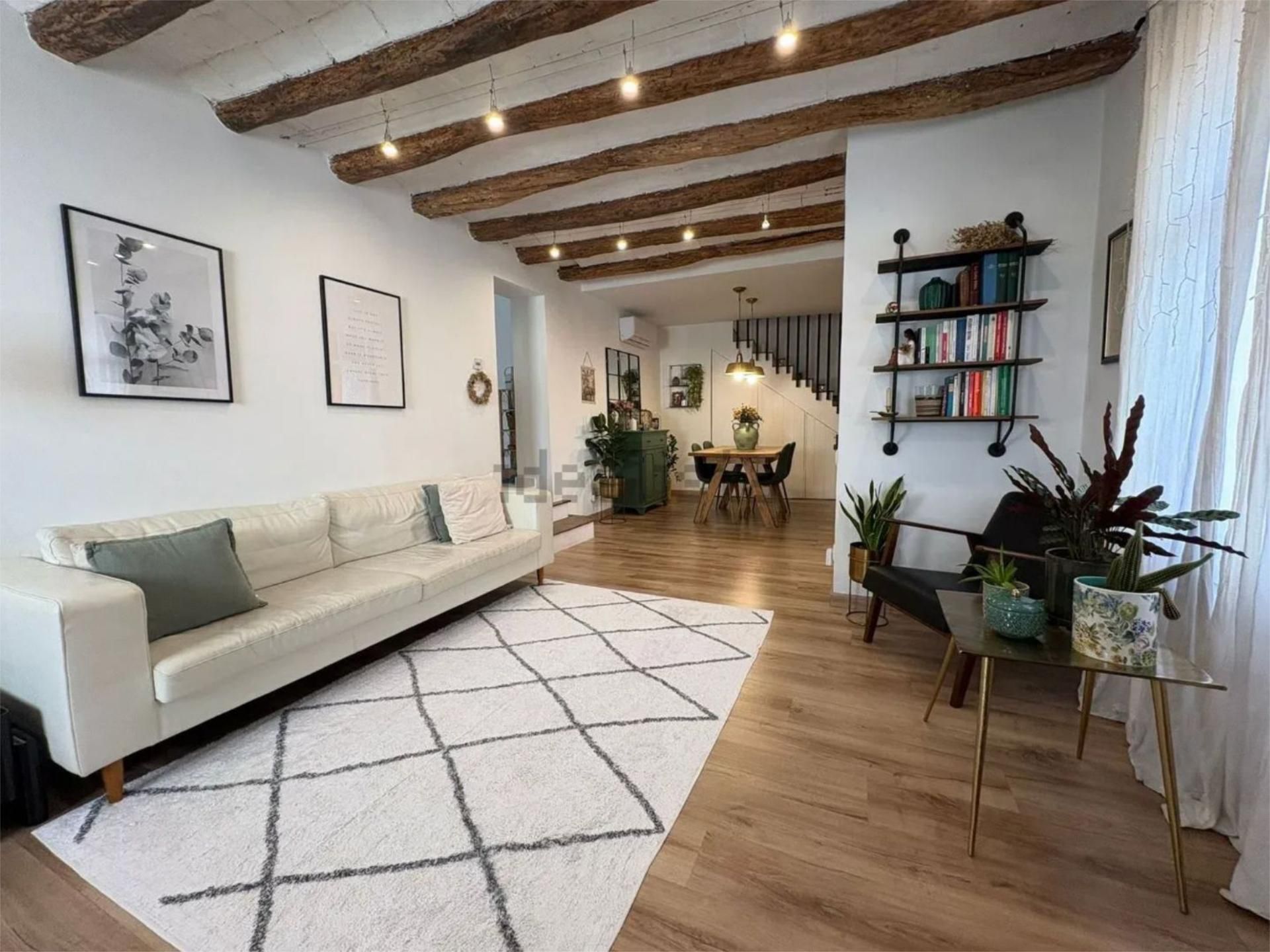 Sala d'estar de Finca rústica en venda en Molins de Rei amb Aire condicionat, Calefacció i Parquet