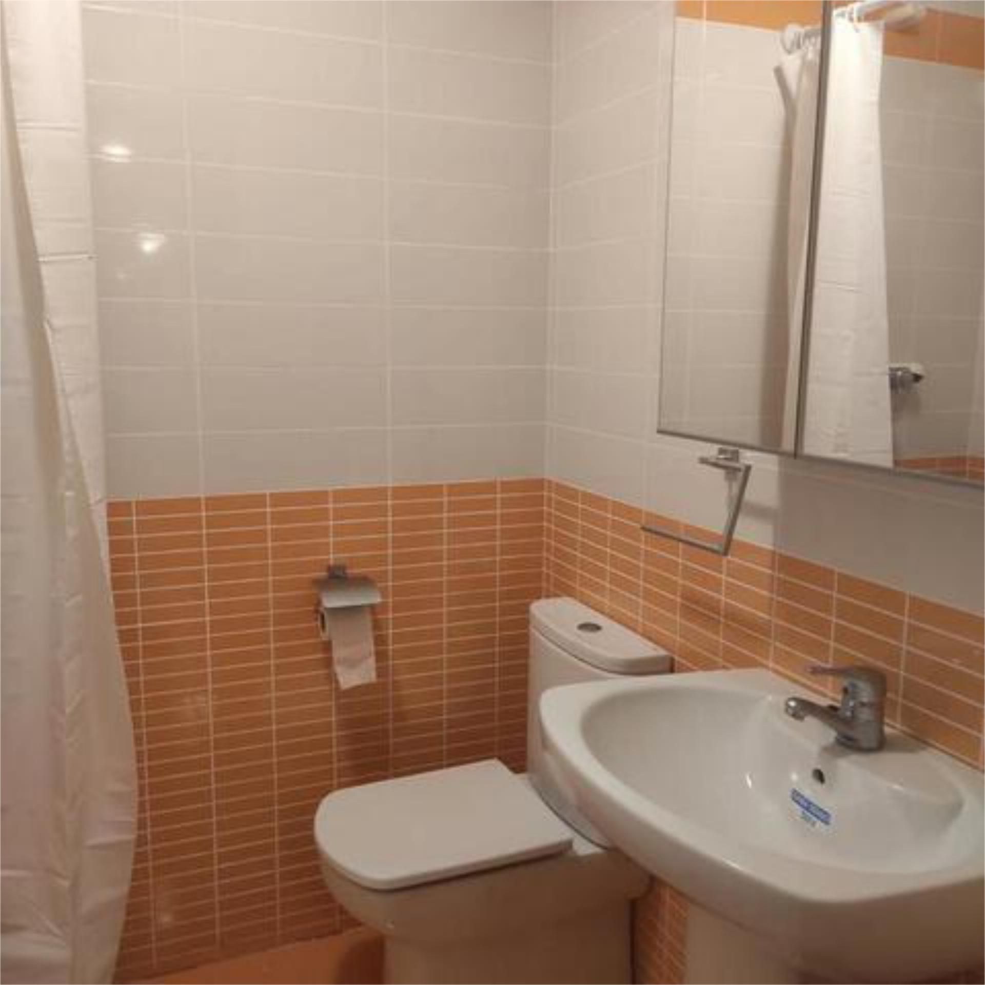 Bathroom of Flat for sale in Cantimpalos  with Terrace, Swimming Pool and Furnished