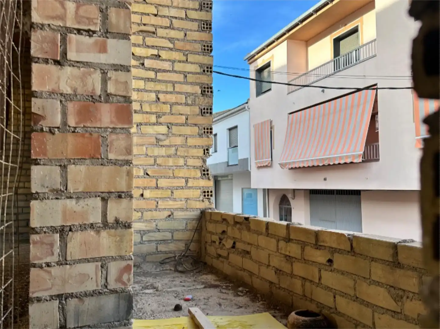 Casa adosada en venda a Calle Ramón y Cajal, 25, Villanueva Mesía Vista exterior de Casa adosada en venda en Villanueva Mesía amb Terrassa i Balcó