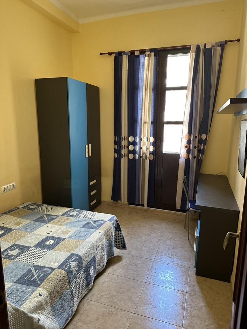 Dormitori de Pis per a compartir en  Ceuta Capital amb Moblat, Forn i Rentadora