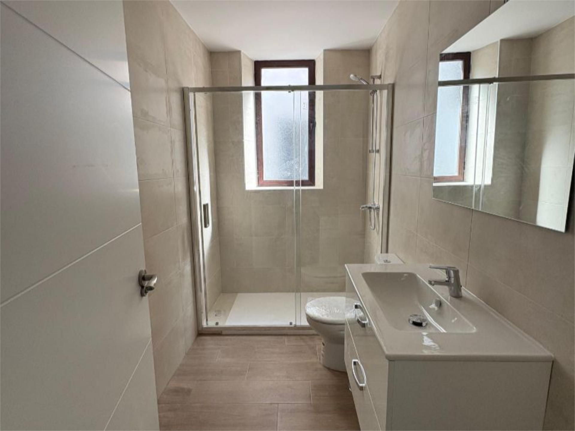 Flat to share in Calle Elvira, 64, Centro - Sagrario