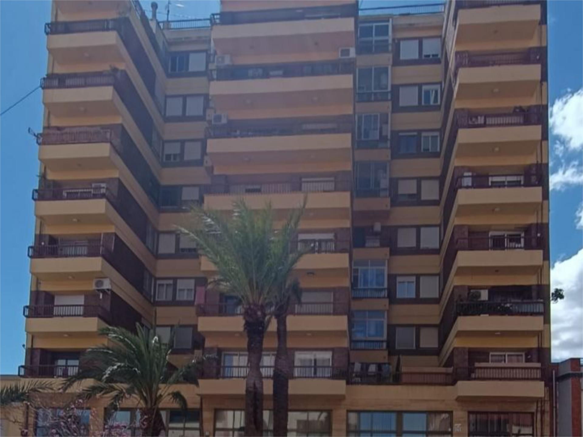 Vista exterior de Piso en venta en Alginet con Parquet, Amueblado y Parking comunitario