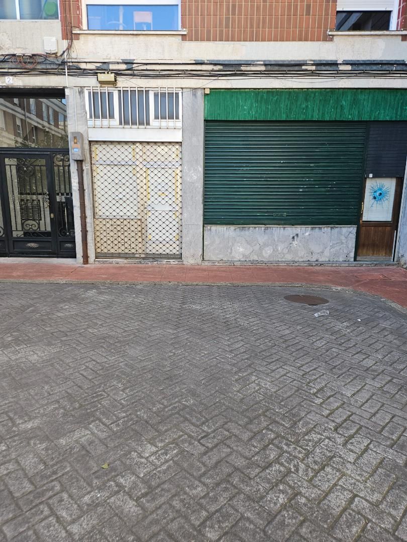Parkplatz von Fabrikhallen zum verkauf in Zamudio