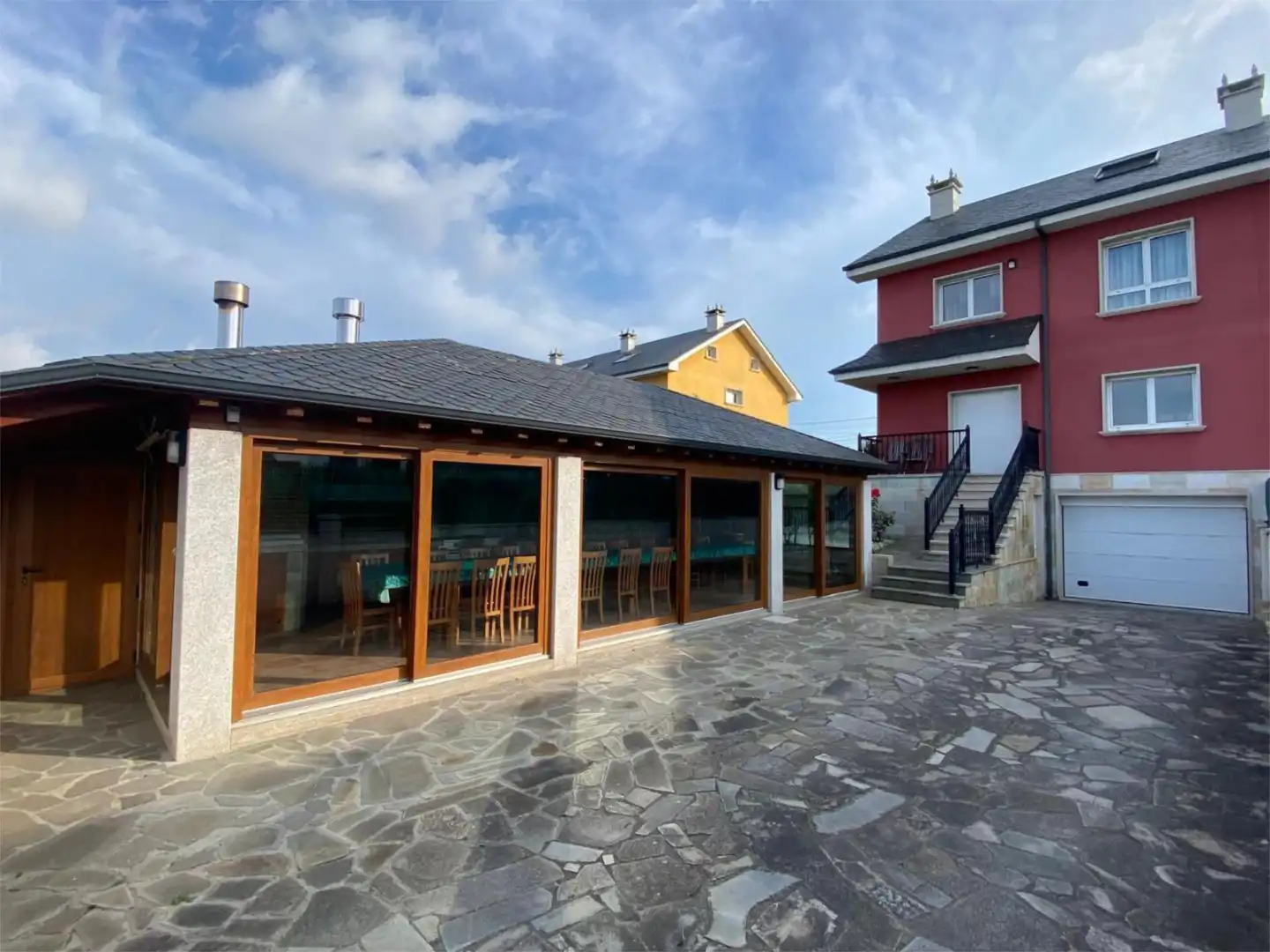 Einfamilien-Reihenhaus zum Verkauf in Carretera Vilasindre, 10, Foz Einfamilien-Reihenhaus zum Verkauf in Foz mit Heizung, Privatgarten und Terrasse
