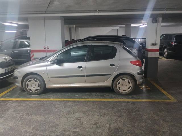 Garaje en Alquiler en Barri de la Llum, 27 en La Llum