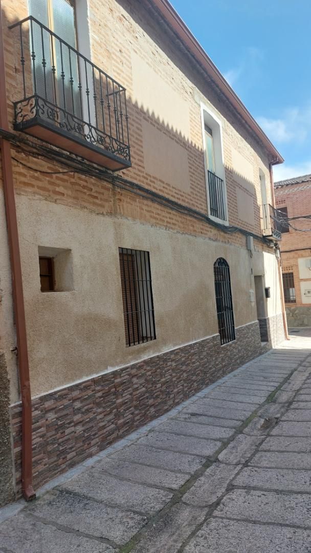 Vista exterior de Casa adosada en venda en Calera y Chozas amb Balcó