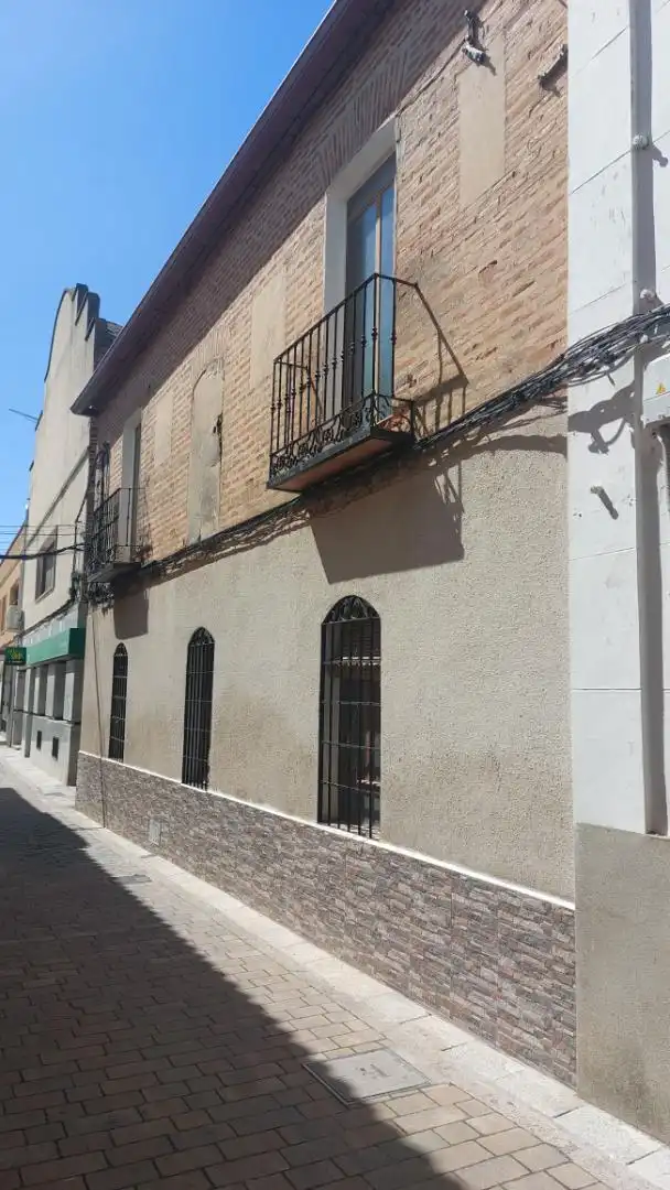 Casa adosada en venda a Calle de Augusto González Besada, 1, Calera y Chozas Vista exterior de Casa adosada en venda en Calera y Chozas amb Aire condicionat, Calefacció i Jardí privat