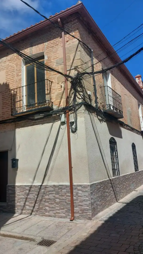 Casa adosada en venda a Calle de Augusto González Besada, 1, Calera y Chozas Vista exterior de Casa adosada en venda en Calera y Chozas amb Aire condicionat, Calefacció i Jardí privat