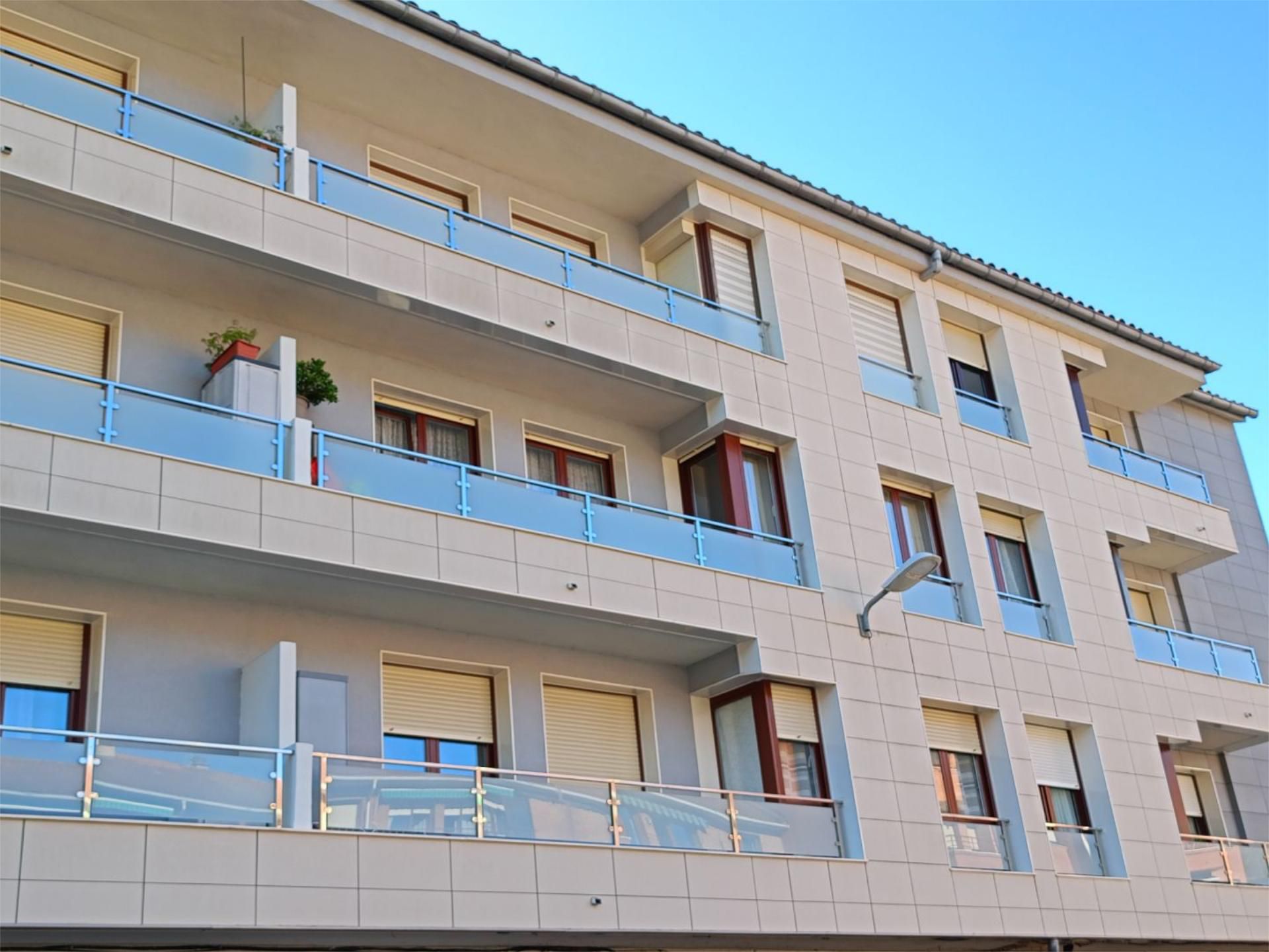 Vista exterior de Pis en venda en Zalla  amb Parquet, Terrassa i Traster