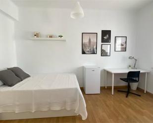 Bedroom of Flat to share in  Sevilla Capital  with Air Conditioner, Heating and Parquet flooring