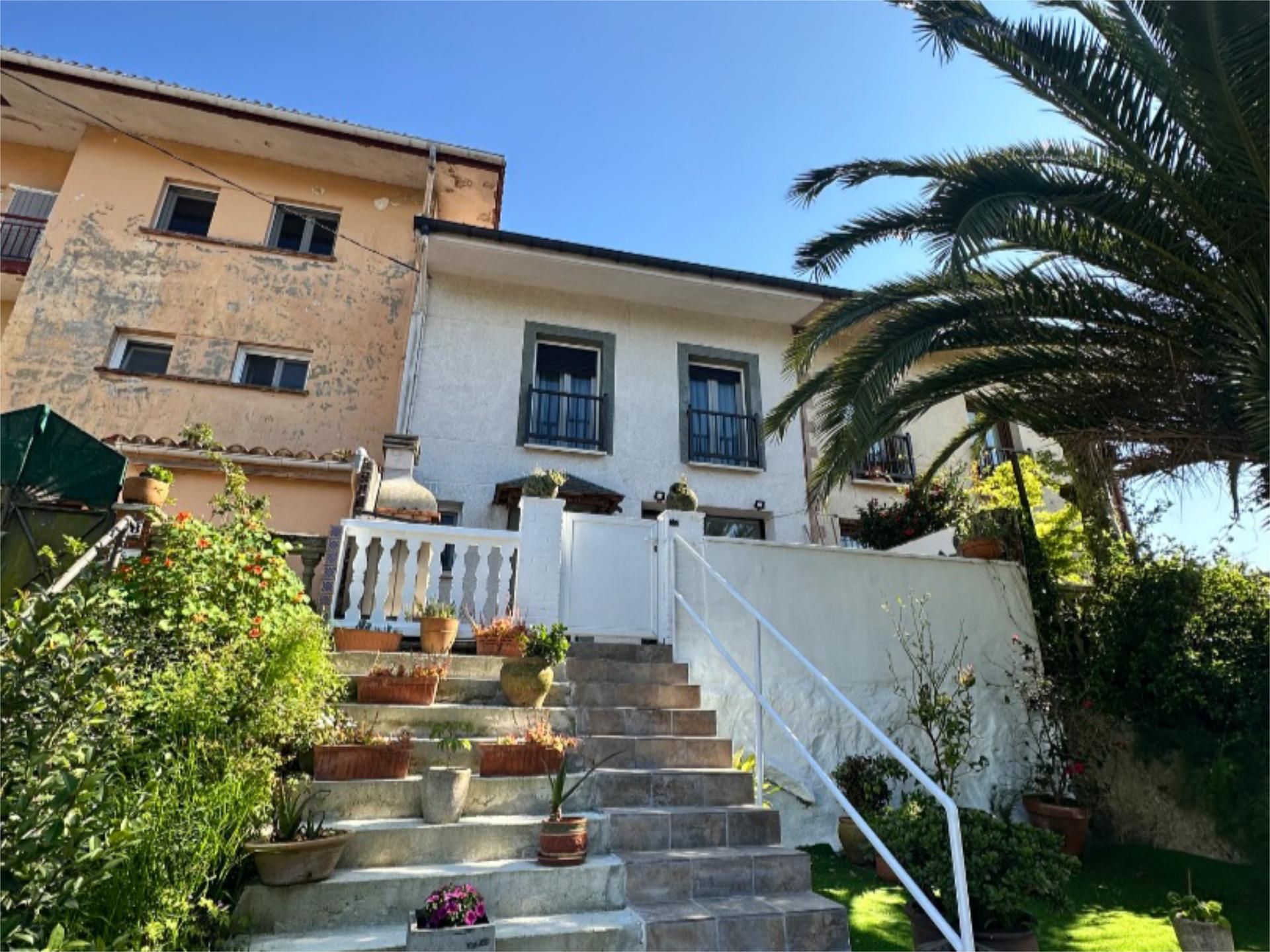 Exterior view of Single-family semi-detached for sale in Donostia - San Sebastián   with Terrace and Balcony