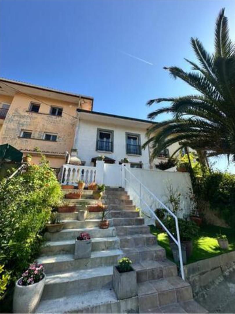 Vista exterior de Casa o xalet en venda en Donostia - San Sebastián  amb Terrassa
