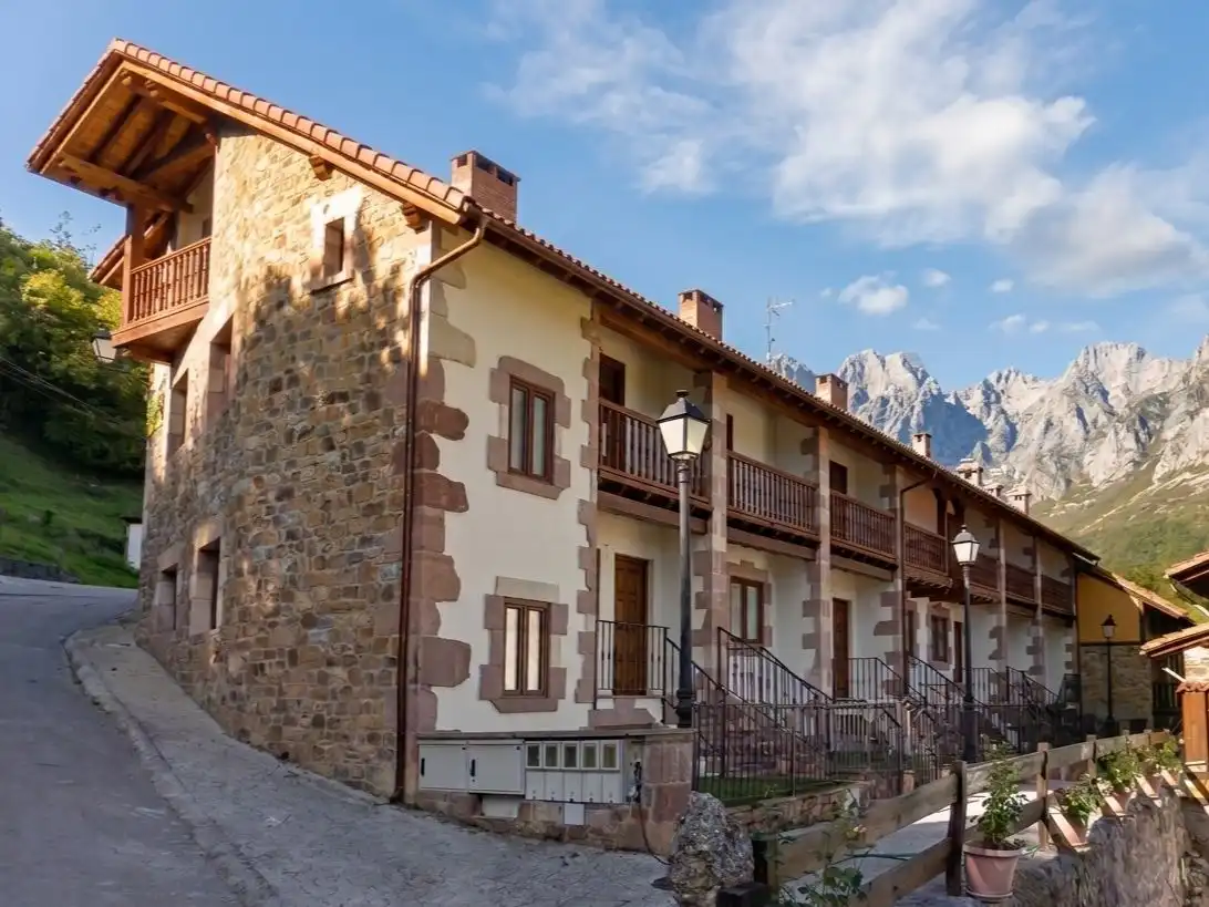 Casa o xalet de lloguer a Barrio Redo, Camaleño Vista exterior de Casa o xalet de lloguer en Camaleño amb Calefacció, Jardí privat i Balcó