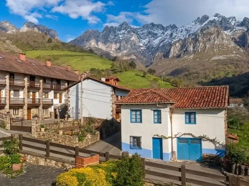 Casa o xalet de lloguer a Barrio Redo, Camaleño Vista exterior de Casa o xalet de lloguer en Camaleño amb Calefacció, Jardí privat i Balcó