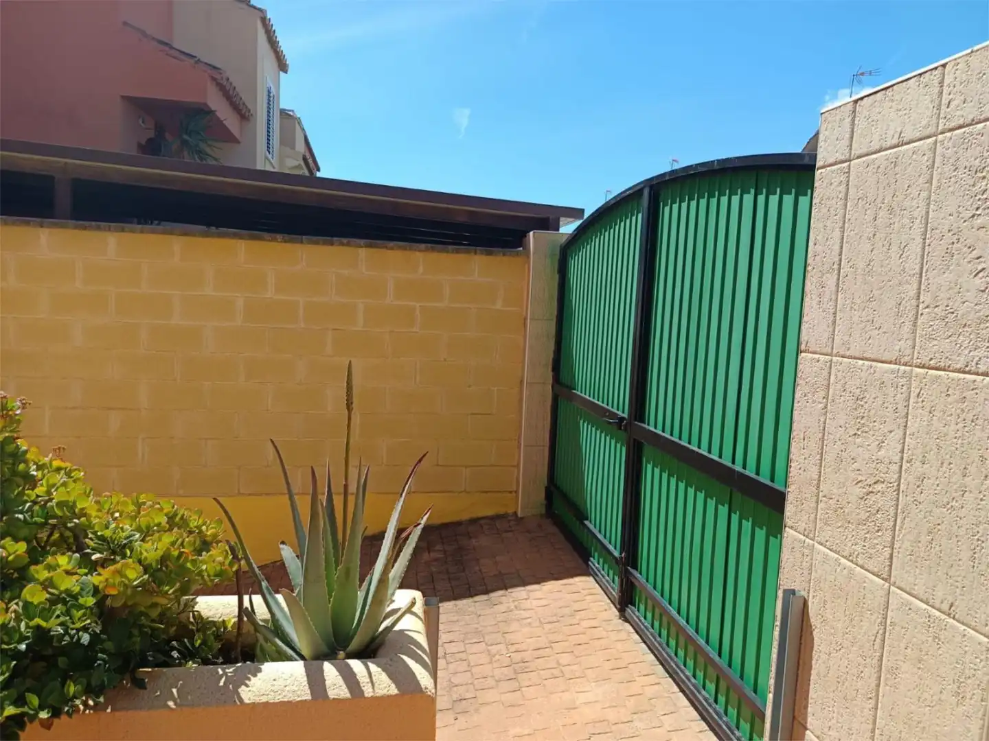 Casa o chalet en venta en Calle Desfiladero de los Gaitanes, 12, El Tomillar Vista exterior de Casa o chalet en venta en Vélez-Málaga con Aire acondicionado, Calefacción y Jardín privado