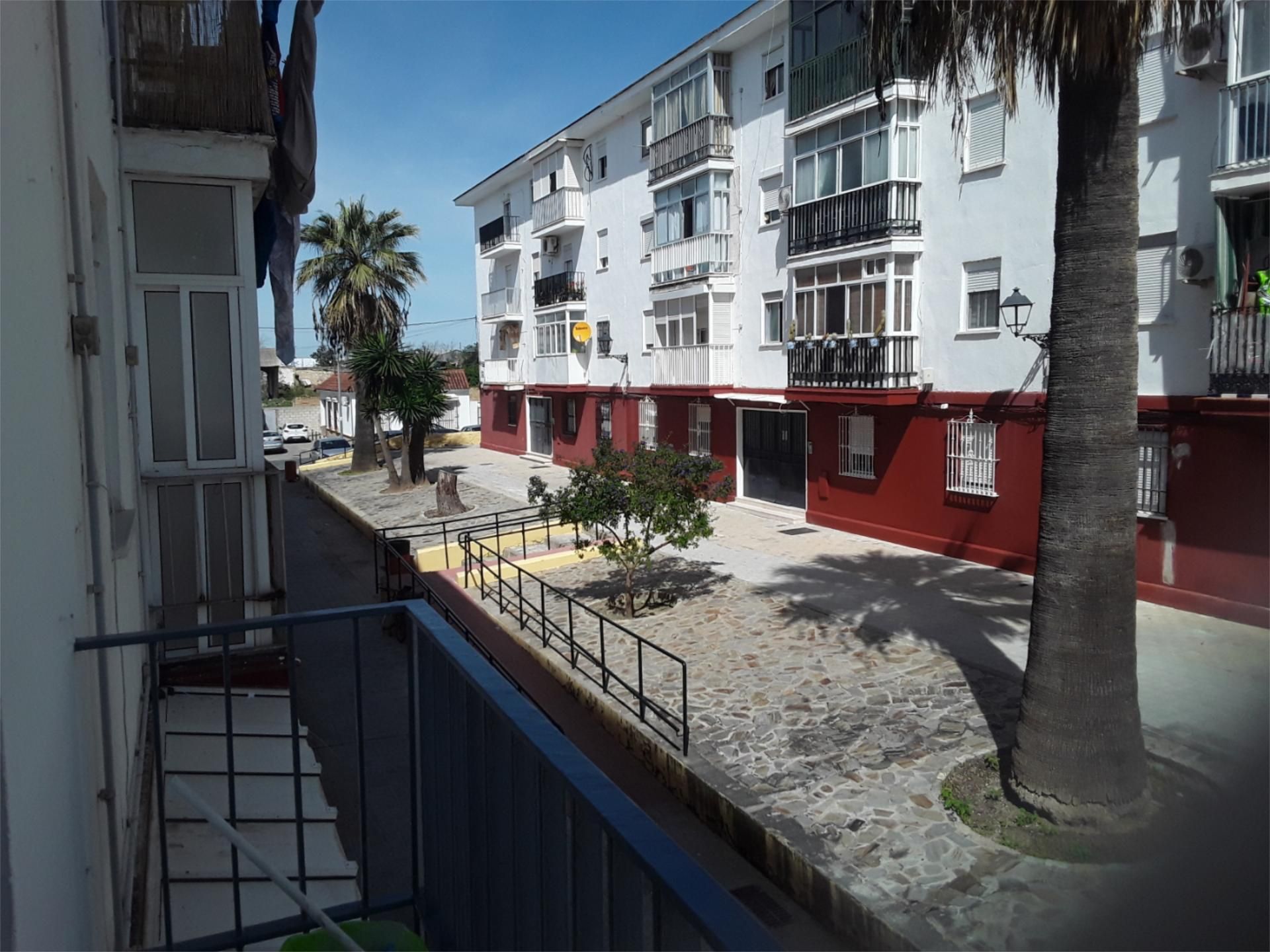 Vista exterior de Pis en venda en Utrera amb Parquet, Moblat i Forn