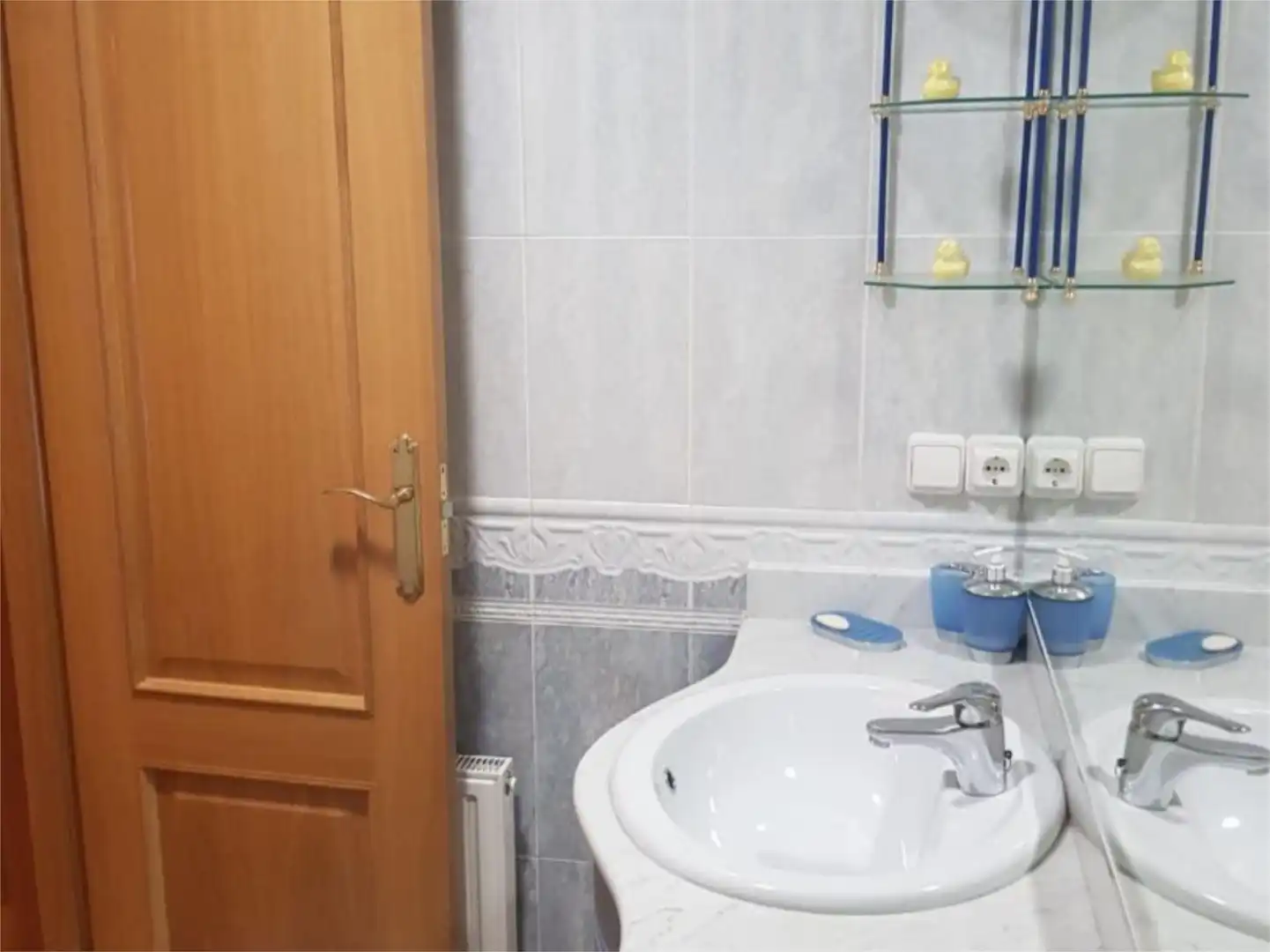 Bany de Pis en venda en Burgos Capital amb Terrassa