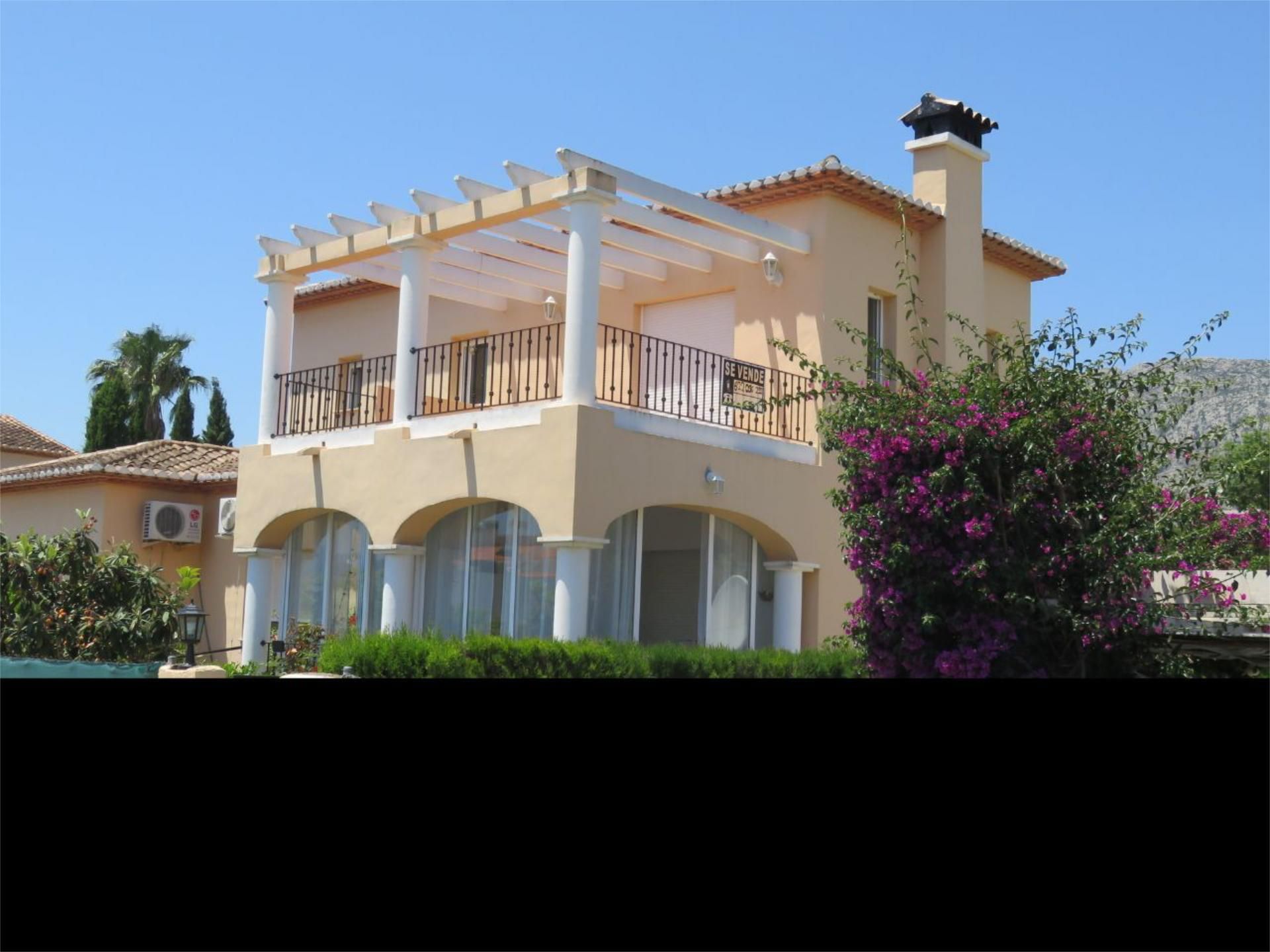 Vista exterior de Casa o xalet en venda en Beniarbeig amb Aire condicionat, Terrassa i Piscina
