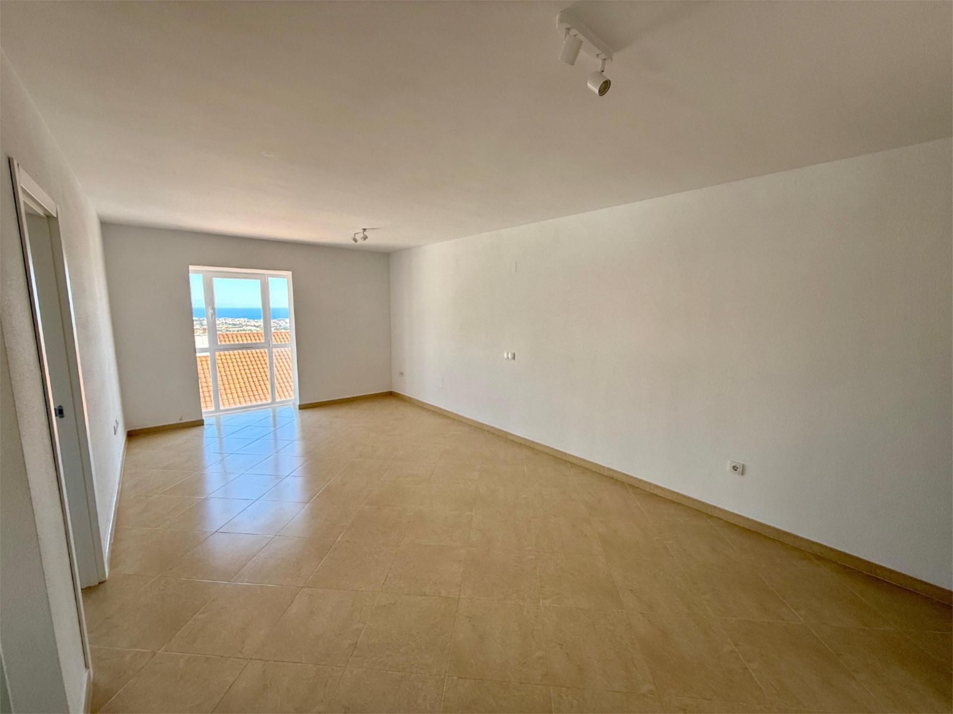 Sala d'estar de Dúplex de lloguer en Benalmádena amb Aire condicionat i Terrassa