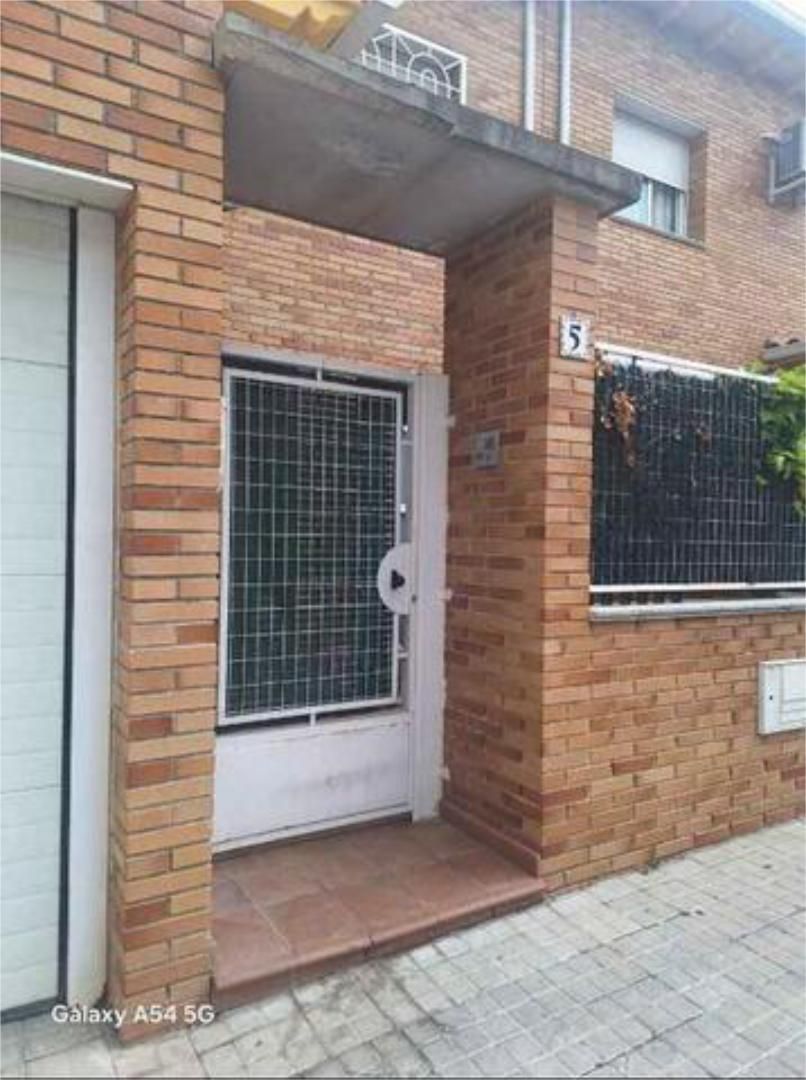Vista exterior de Casa adosada en venda en Seseña amb Terrassa