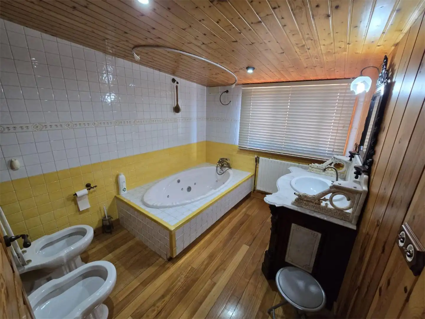 Piso en venta en Avenida Giménez Herrero, 55, Dexo -Lorbé Baño de Piso en venta en Oleiros con Calefacción, Jardín privado y Terraza
