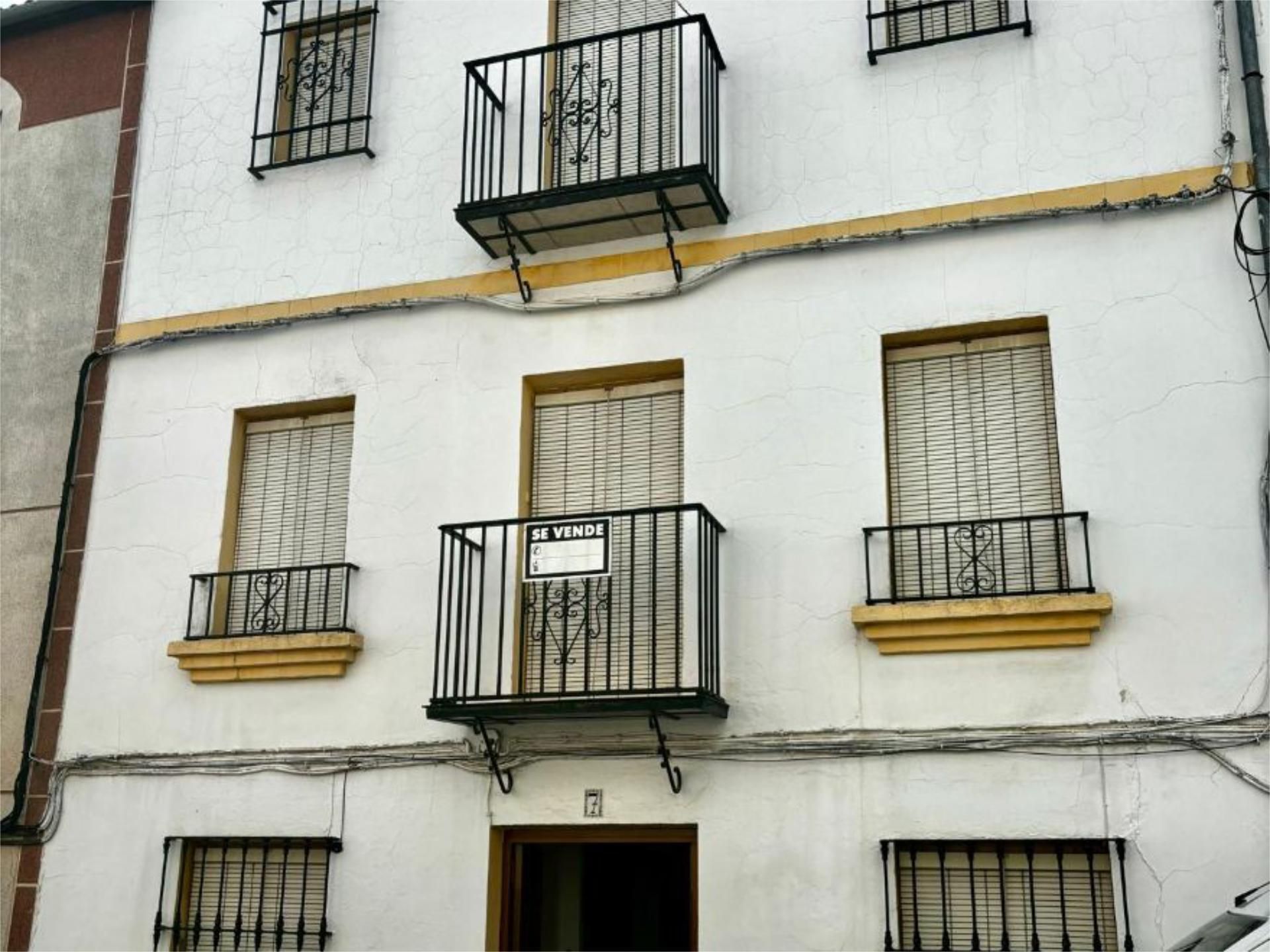 Vista exterior de Pis en venda en Monturque amb Terrassa, Traster i Moblat