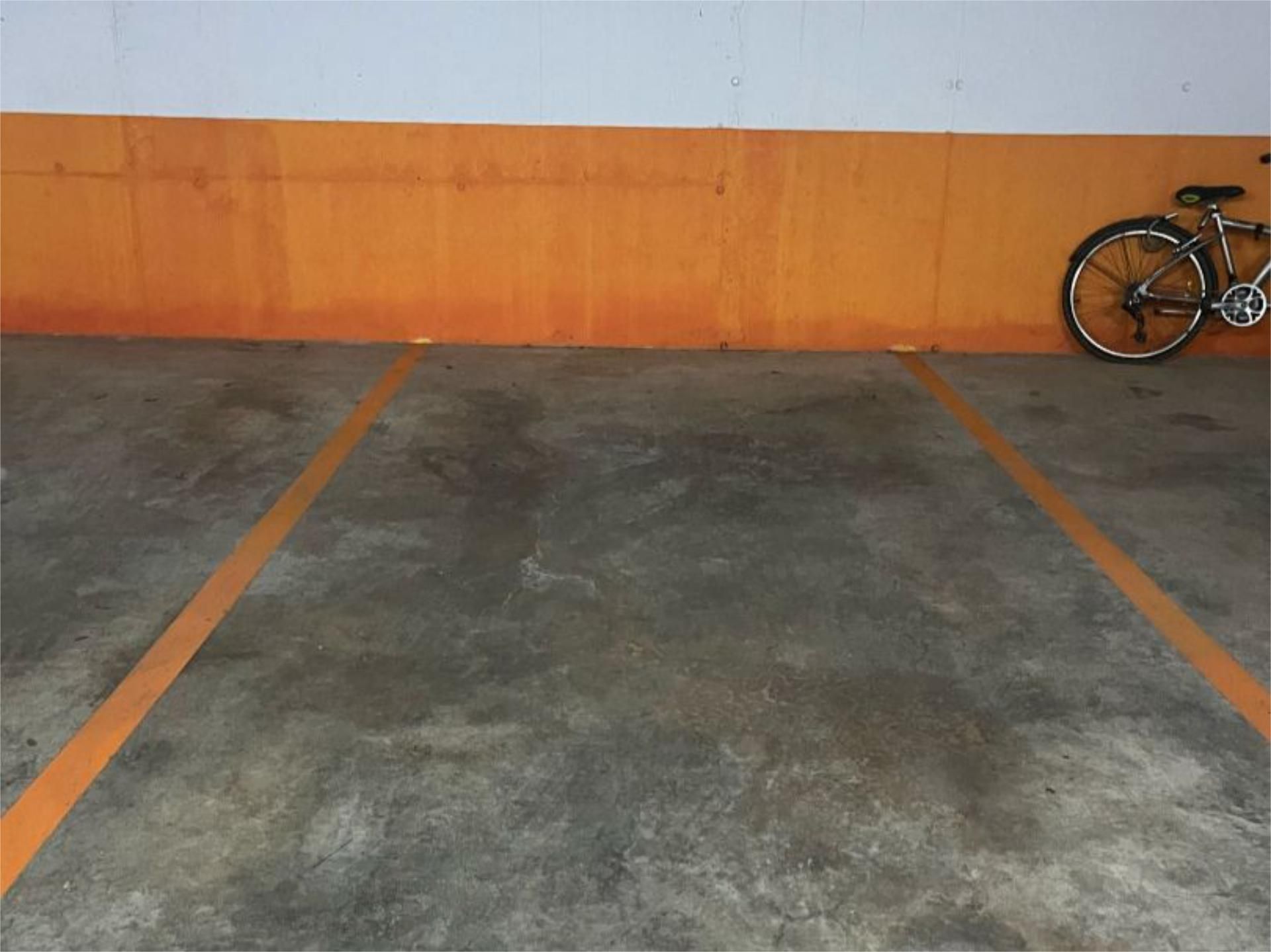 Parking of Garage for sale in Tiana