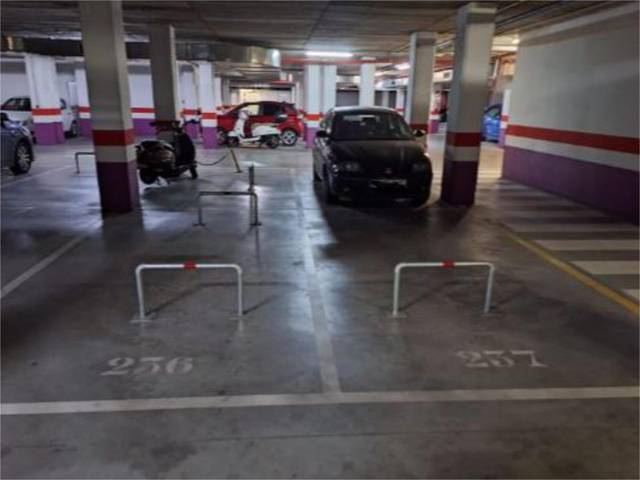 Garaje en Alquiler en Calle Estrella Vega, 7 en Pino Montano - Consolación