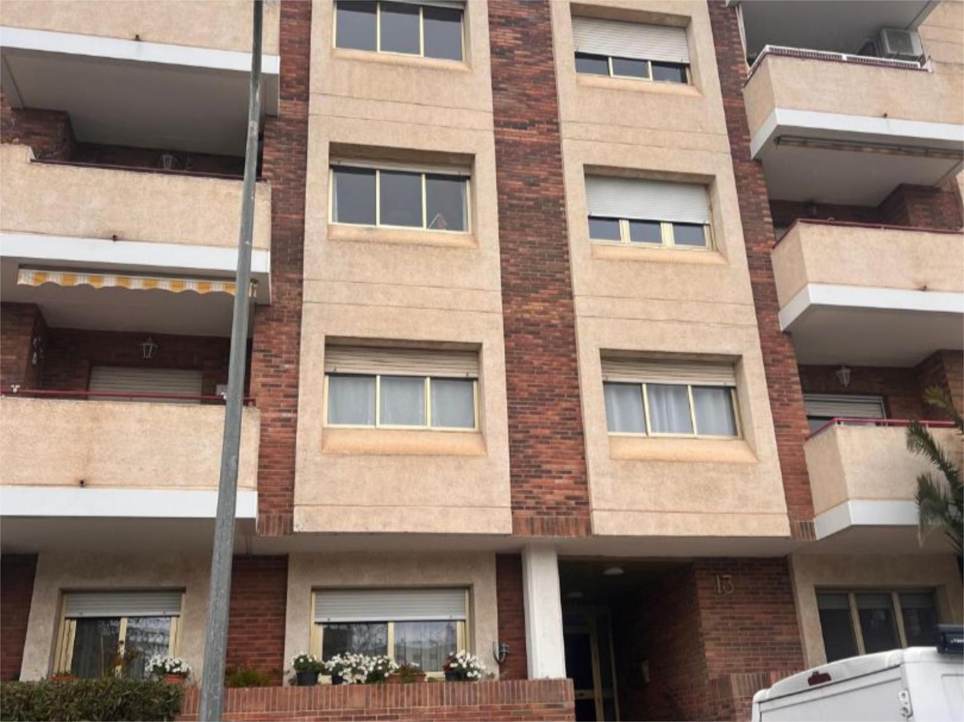 Vista exterior de Pis en venda en  Huesca Capital amb Calefacció, Jardí privat i Terrassa