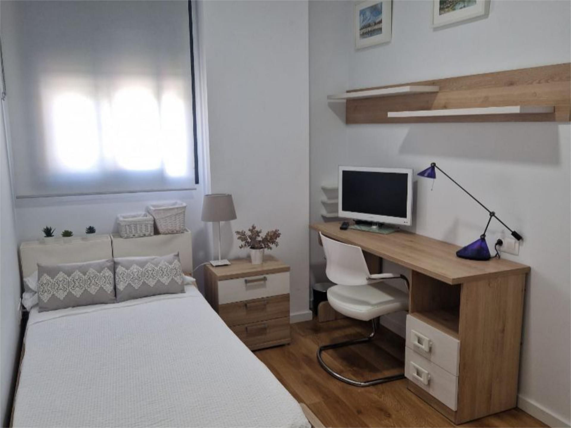 Dormitori de Pis per a compartir en San Juan de Aznalfarache amb Jardí privat, Parquet i Piscina